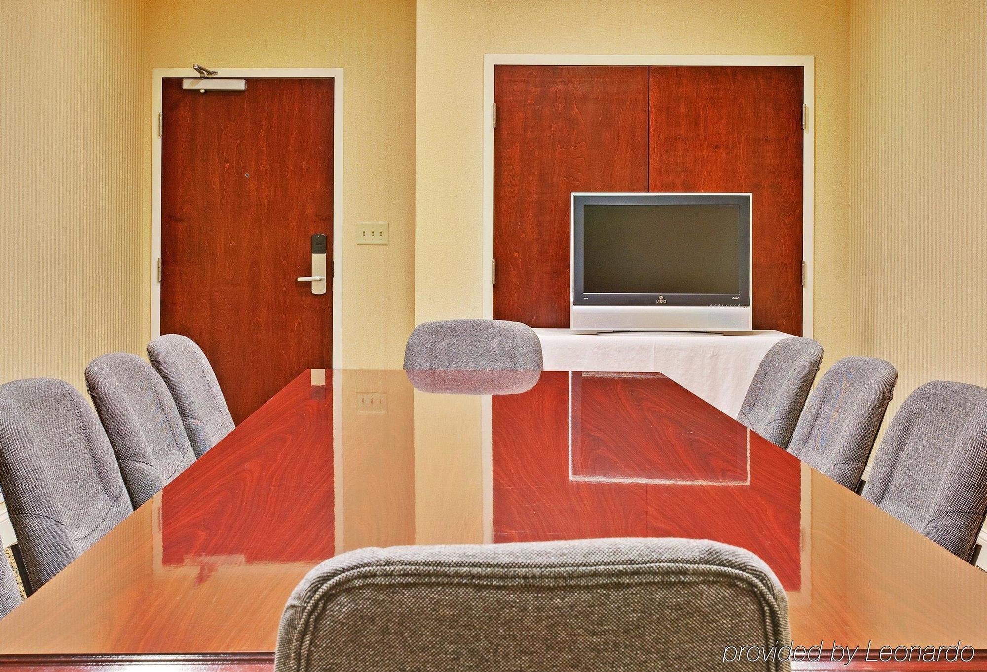 Holiday Inn Express & Suites Dyersburg By Ihg Facilities photo